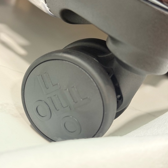 Off-White Clear Trolley carry on - w/stickers Brand New! - Picture 9 of 16